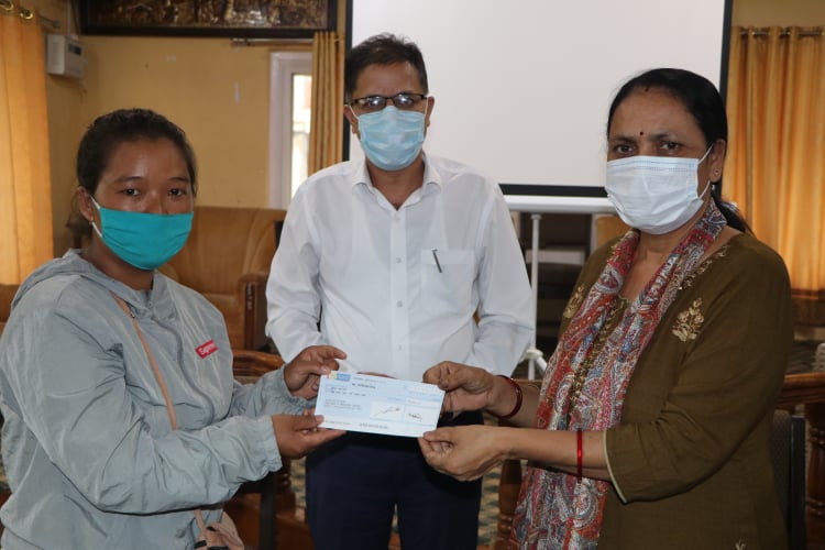 बुटवलका कोरोना प्रभावित किसानलाई आर्थिक प्रोत्साहन
